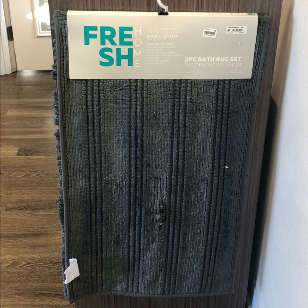 Macy’s Decorative 2 Piece Bath Rug Set - Picture 2 of 4